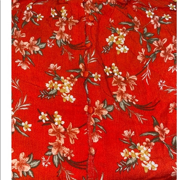 Button front off the shoulder top womans small - Picture 4 of 5